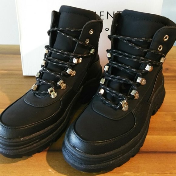 Boots - Picture 7 of 7